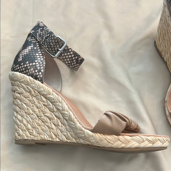 Dolce Vita Tan and Black Wedges with Snakeskin Print - Size 9 NWOB - Picture 2 of 6